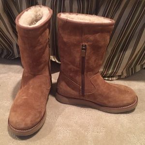 Chestnut Ugg boots with zipper